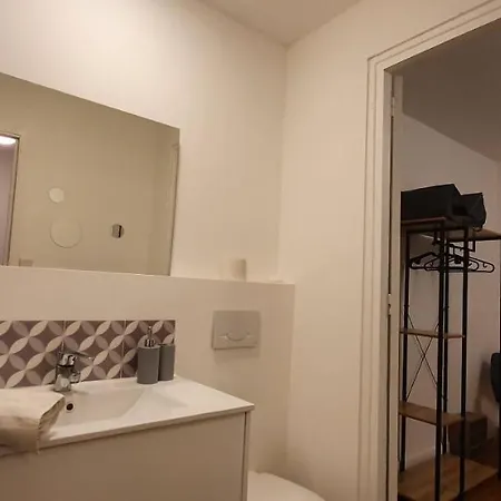 Et A 2 Pas De La Cite