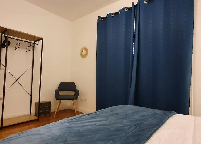 Et A 2 Pas De La Cite 카르카손