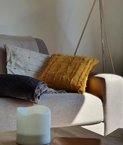 Et A 2 Pas De La Cite