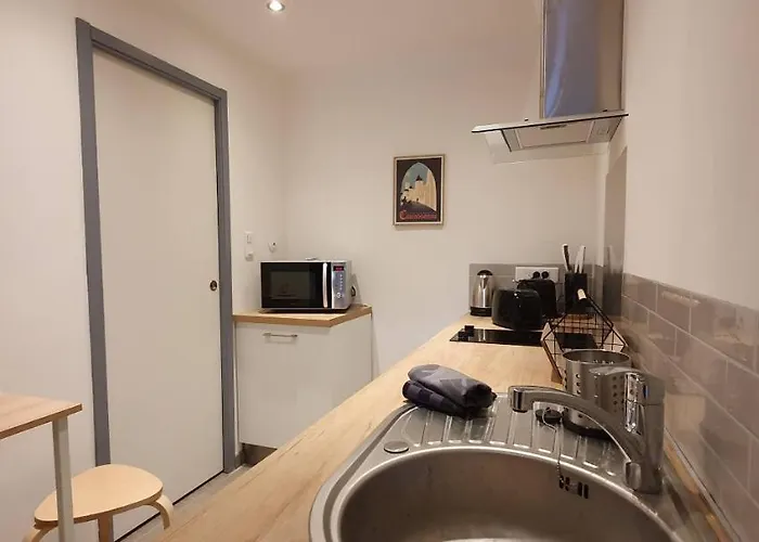 Et A 2 Pas De La Cite Διαμέρισμα