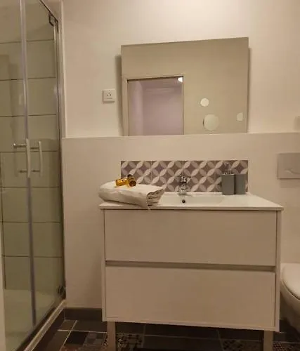 Et A 2 Pas De La Cite Καρκασόν