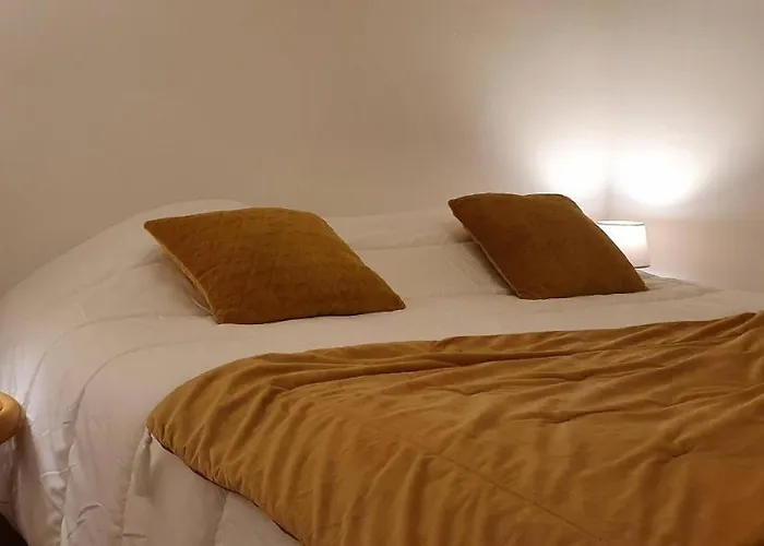 Et A 2 Pas De La Cite *