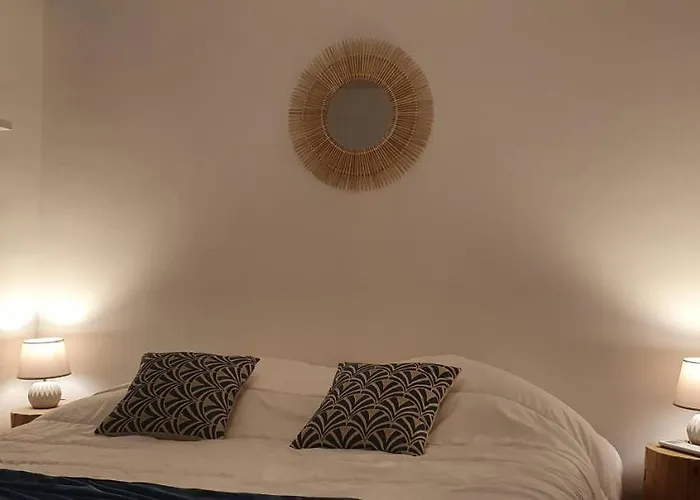 Et A 2 Pas De La Cite 아파트