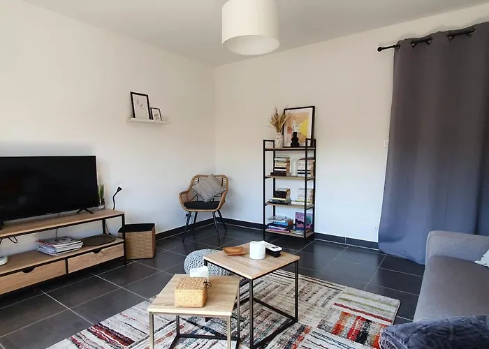 Et A 2 Pas De La Cite 아파트