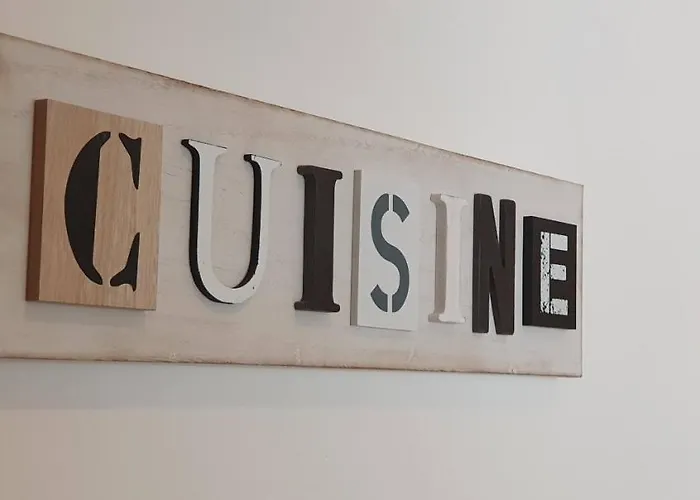 Et A 2 Pas De La Cite *