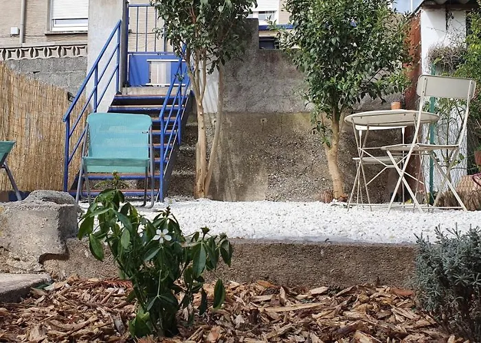 Et A 2 Pas De La Cite 아파트