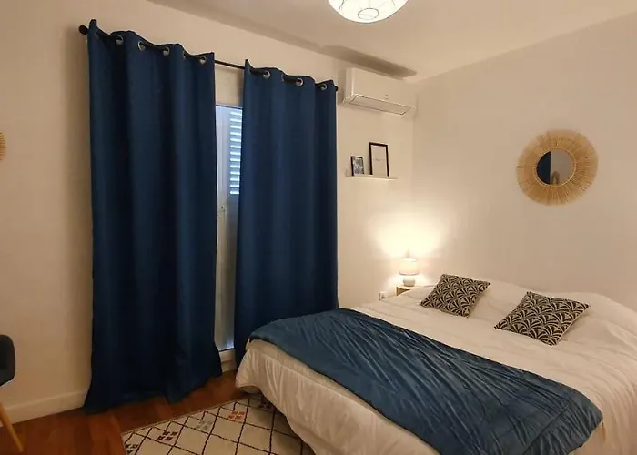 Et A 2 Pas De La Cite Καρκασόν