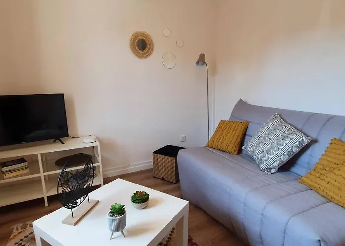 Et A 2 Pas De La Cite