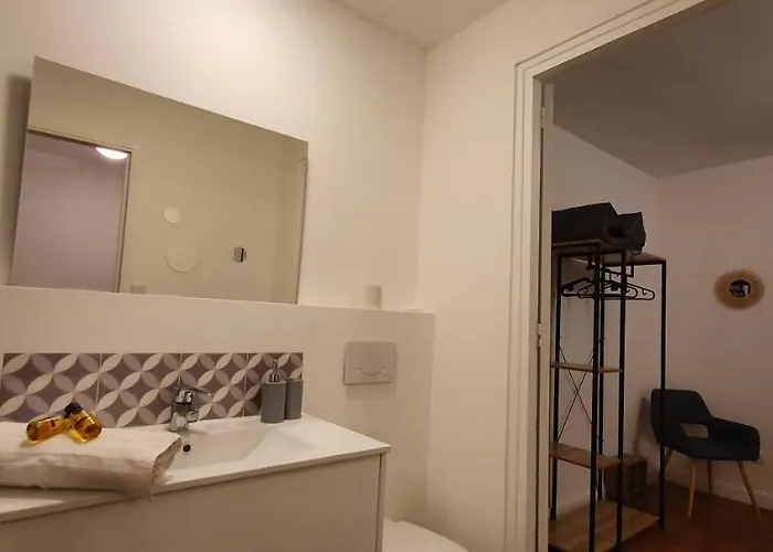 Et A 2 Pas De La Cite