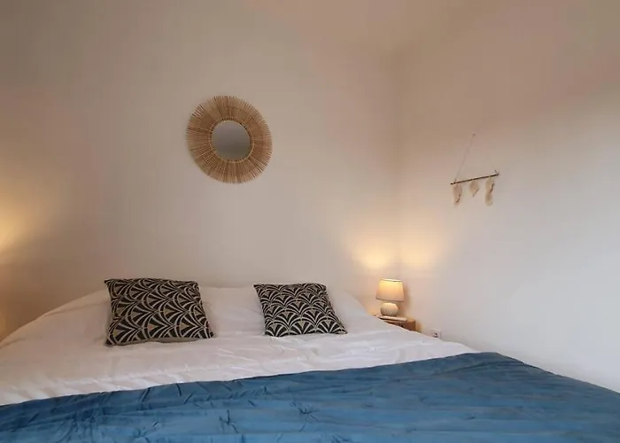 Et A 2 Pas De La Cite *