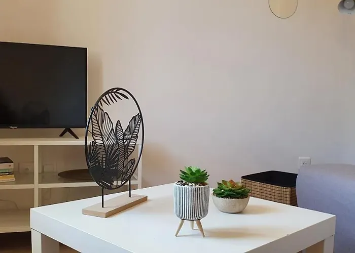 Et A 2 Pas De La Cite *