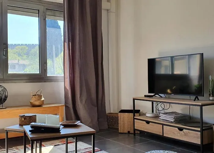 Et A 2 Pas De La Cite