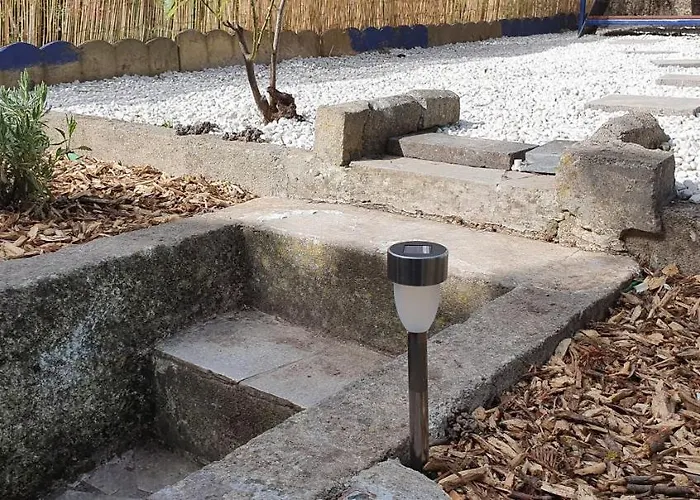 Et A 2 Pas De La Cite * 카르카손