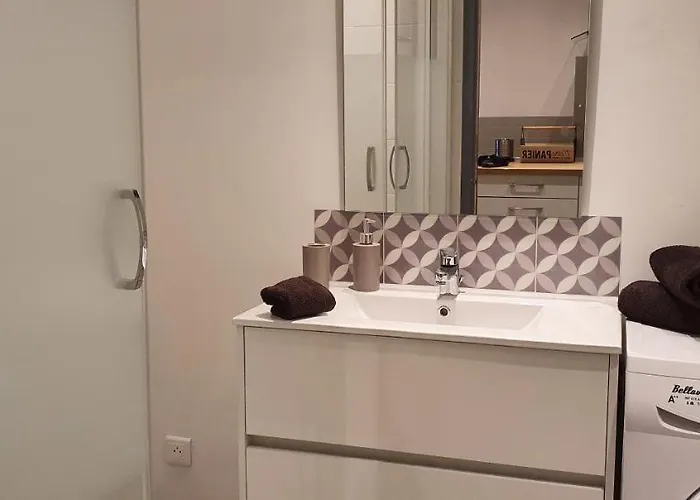 Et A 2 Pas De La Cite Καρκασόν